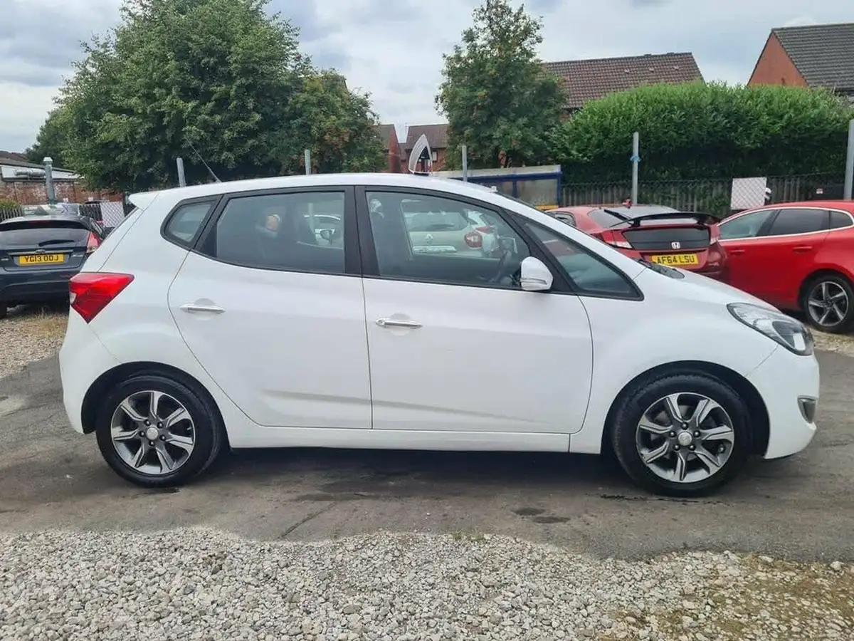 2016-hyundai-ix20-14-se-big-4