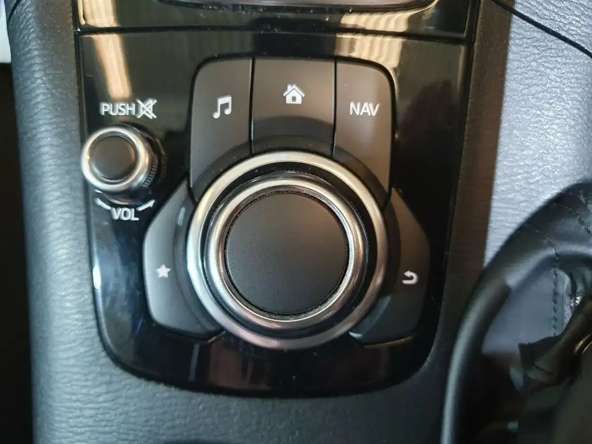 2015-mazda-mazda3-20-se-nav-hatchback-5d-auto-big-36