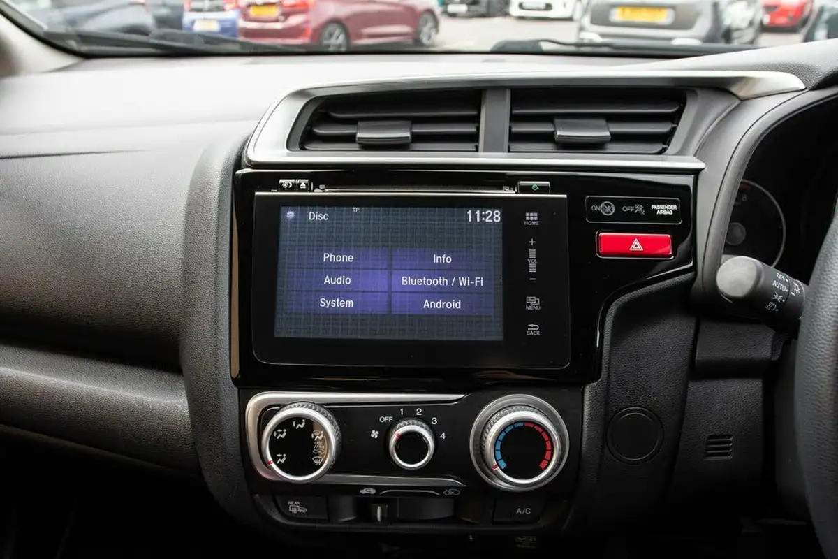 2015-honda-jazz-13-i-vtec-se-cvt-big-24
