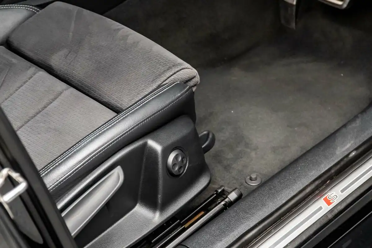 2023-audi-a4-20-35-tfsi-black-edition-big-39