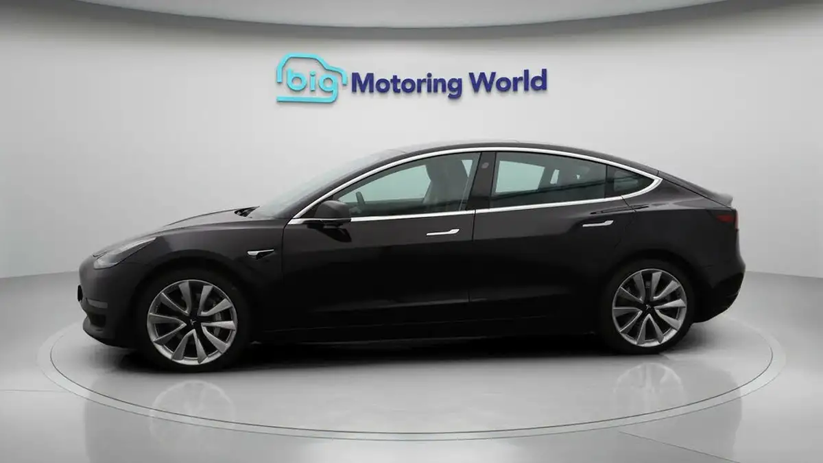 2020-tesla-model-3-e-long-range-big-4