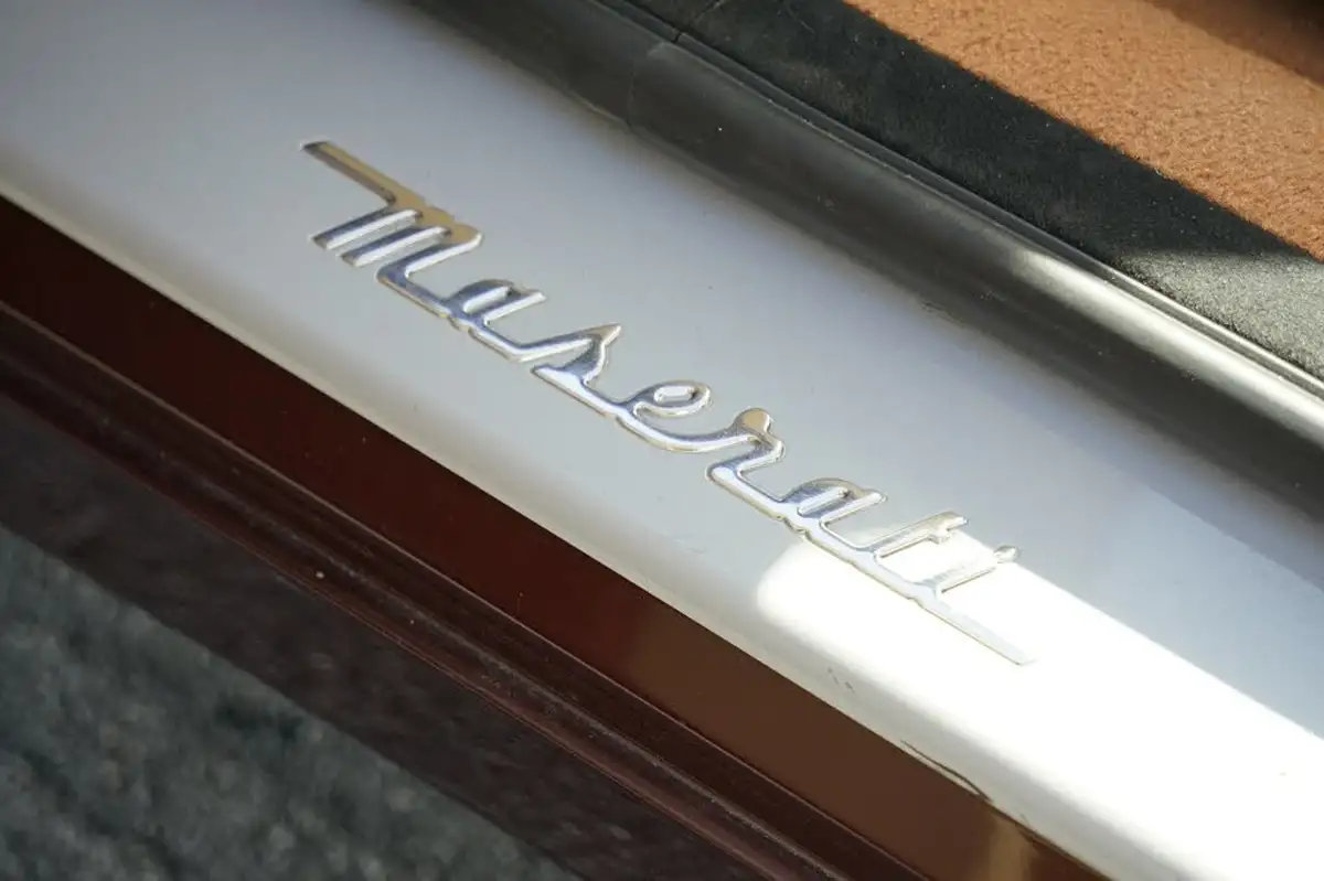 2007-maserati-quattroporte-42-auto-big-21