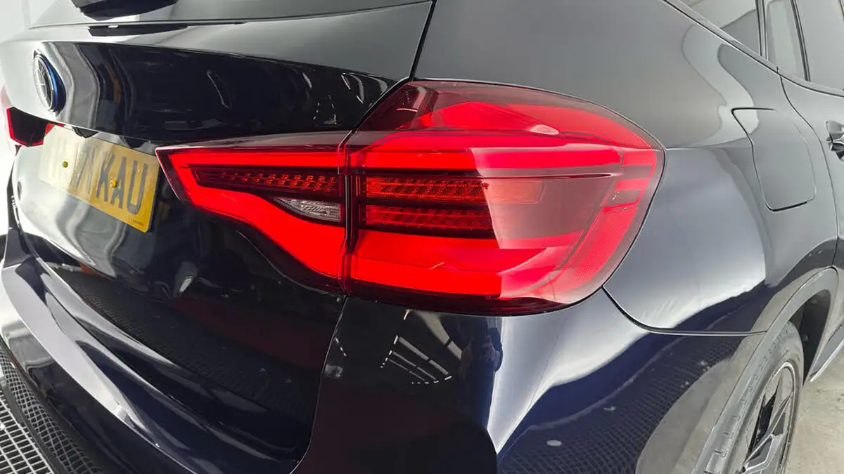 2021-bmw-ix3-e-premier-edition-big-28