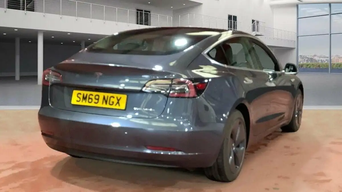 2020-tesla-model-3-e-long-range-big-7