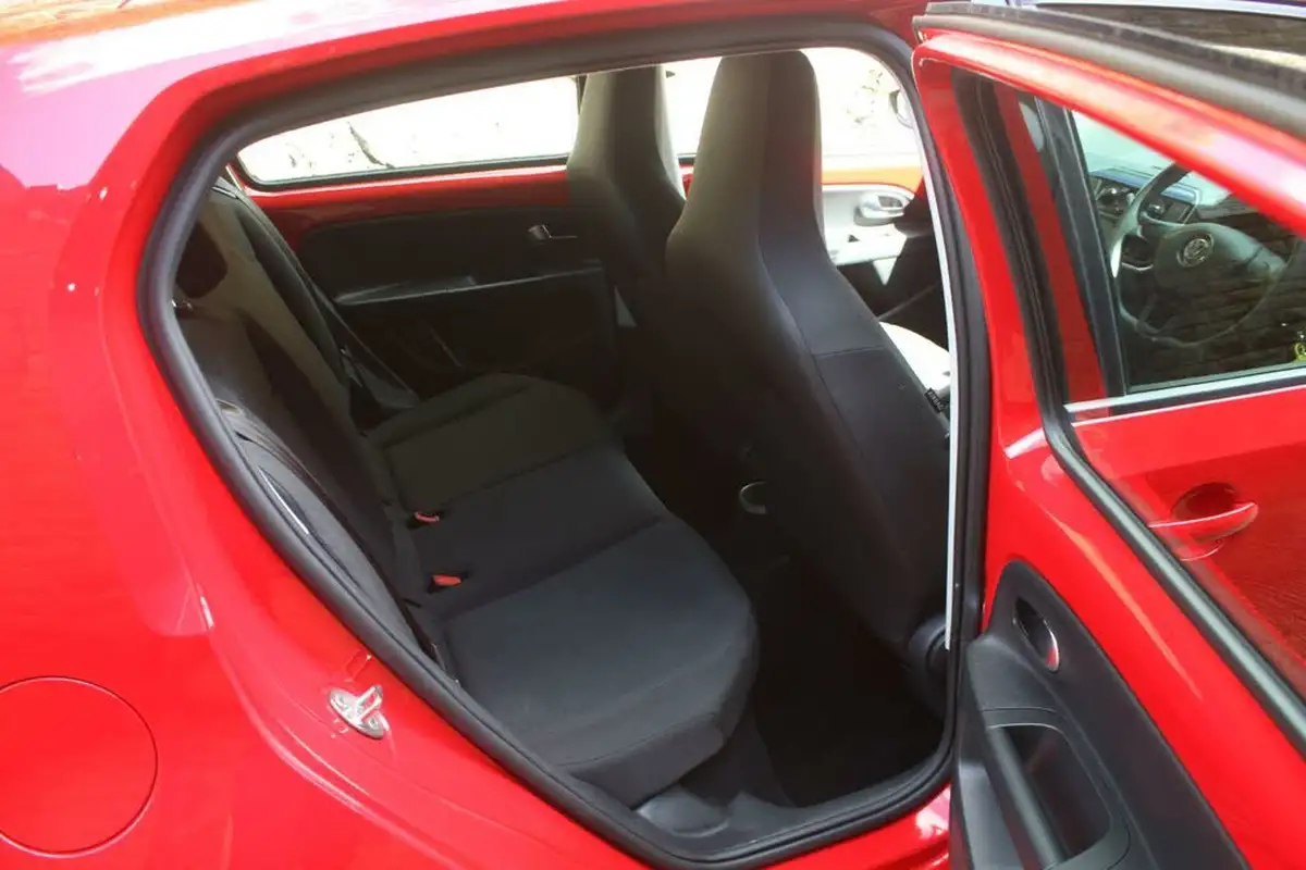 2017-volkswagen-up-10-move-up-5d-big-10