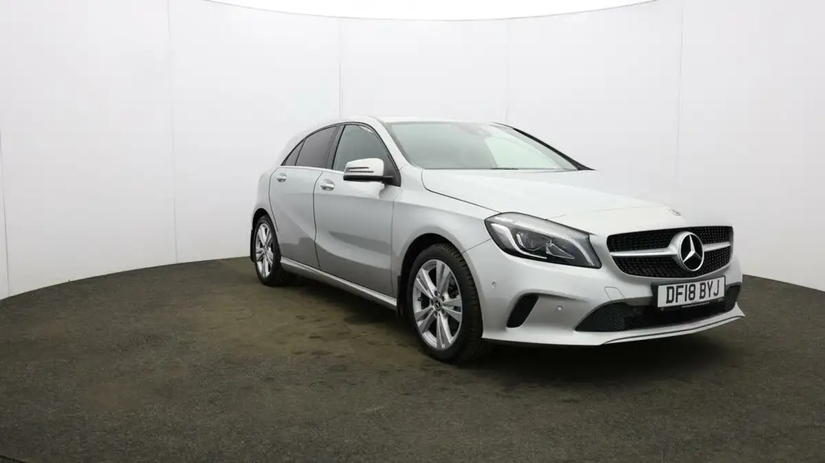 2017-mercedes-benz-a-class-15d-a180d-sport-premiumss-7g-dct-big-35