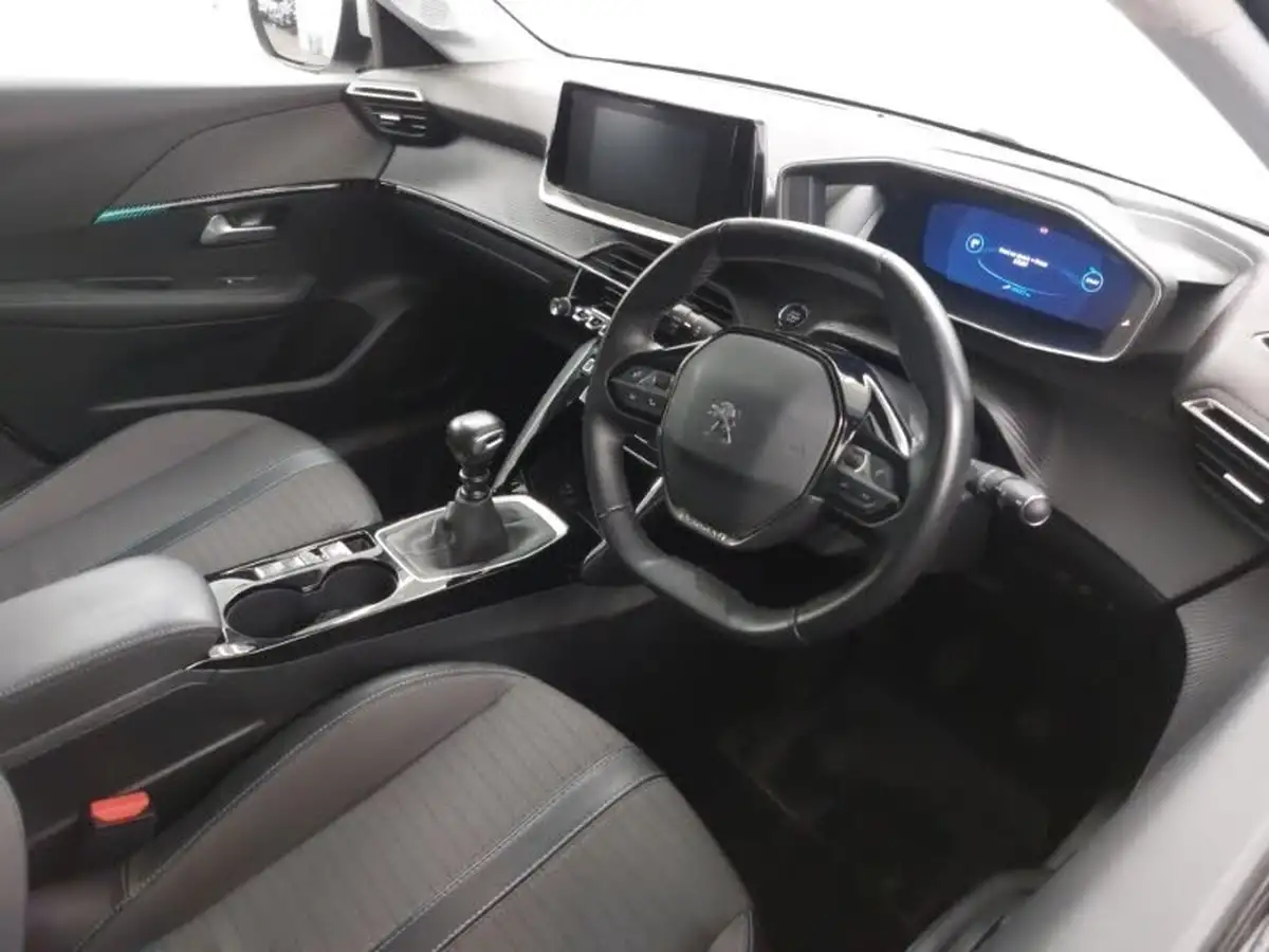2021-peugeot-208-12-puretech-allure-premium-100bhp-big-10