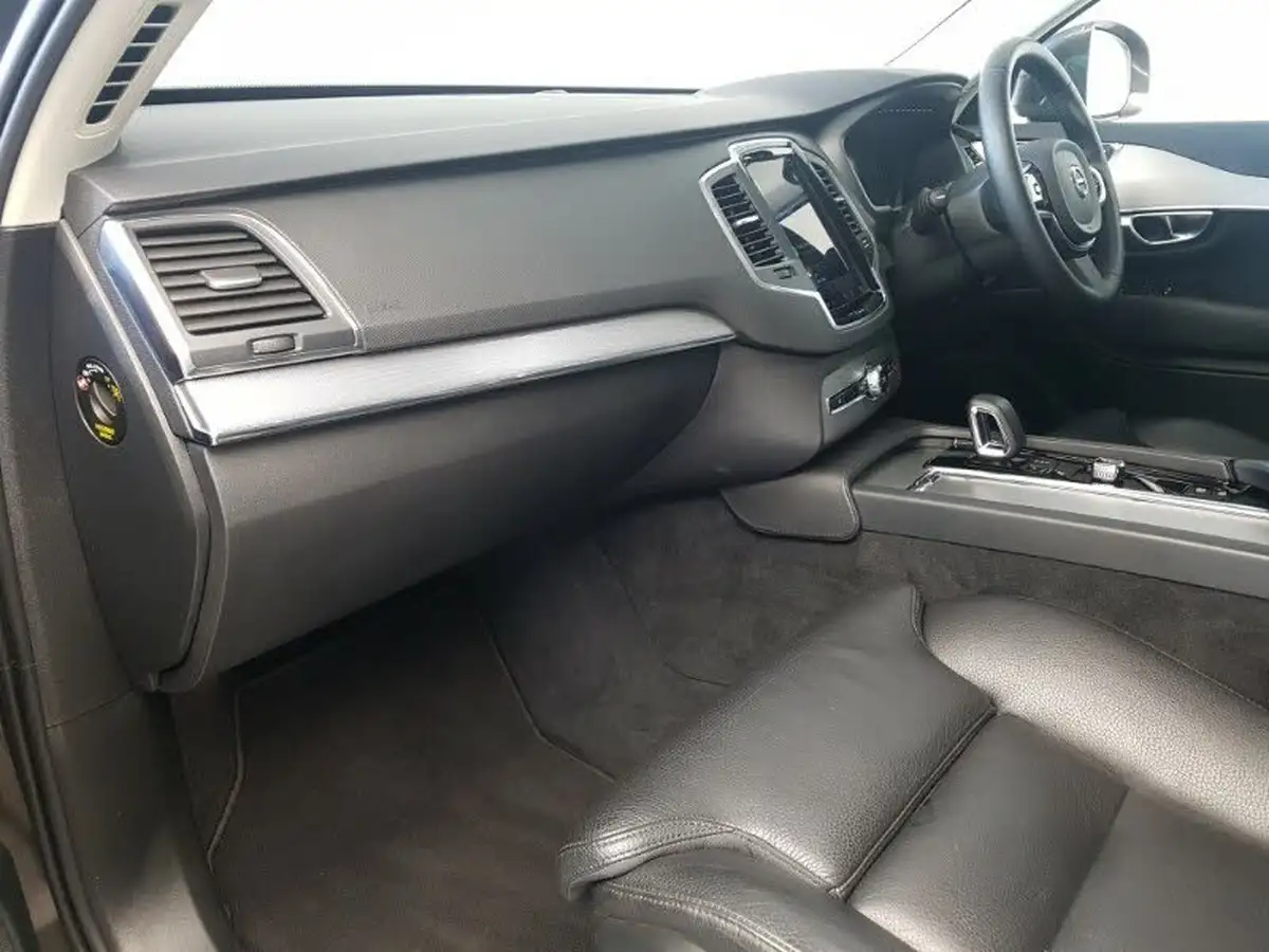 2022-volvo-xc90-20-b5-core-big-4