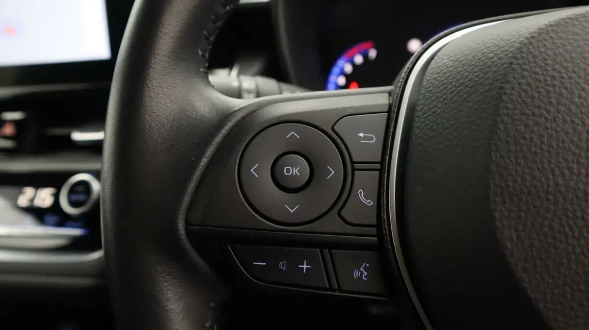 2022-toyota-corolla-18-vvt-i-icon-tech-trk-hatchback-5d-big-23