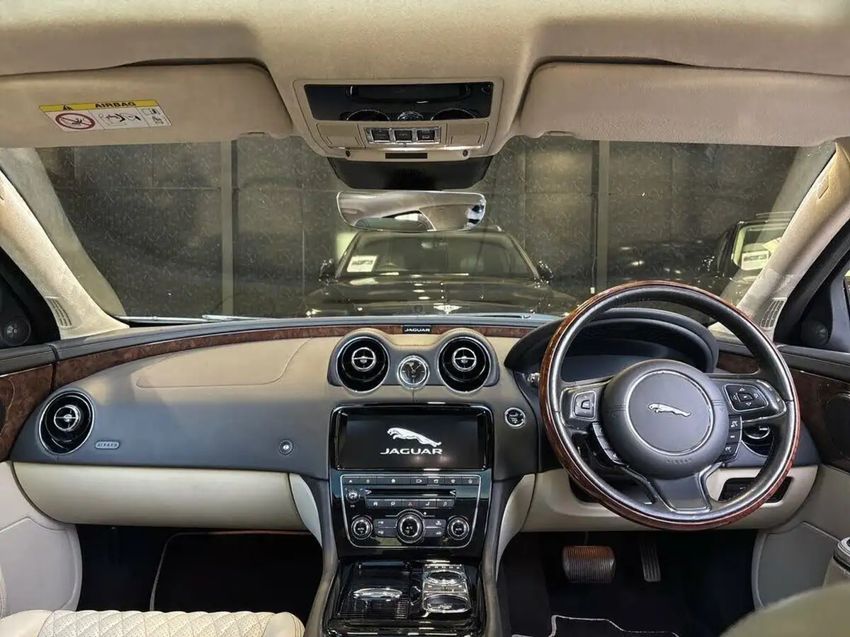 2019-jaguar-xj-series-30td-xj-portfolio-lwb-big-12