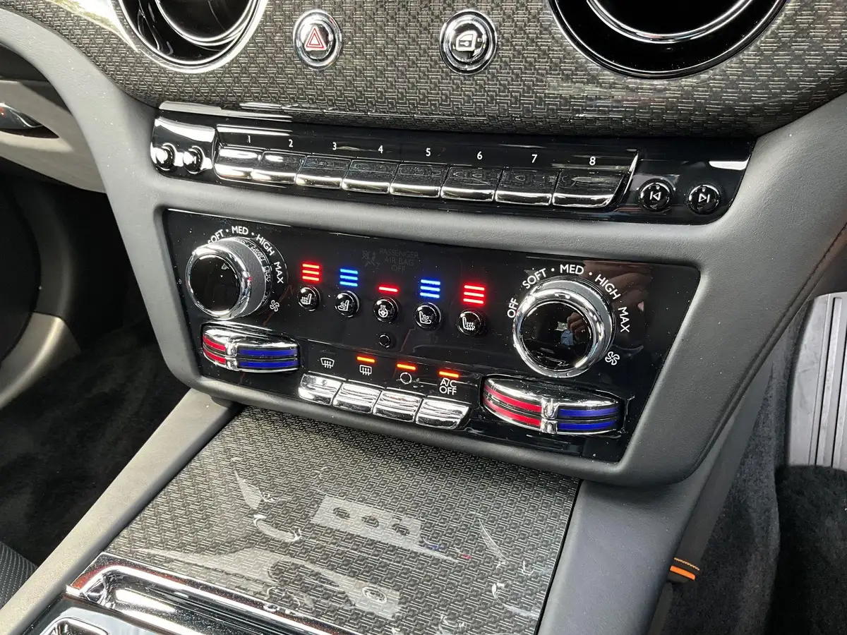 2022-rolls-royce-ghost-675-black-badge-big-7