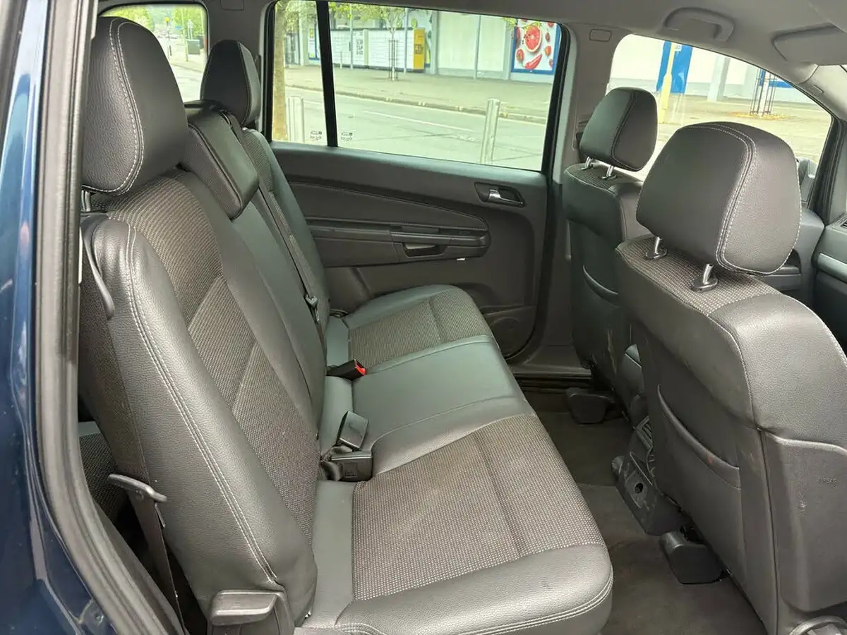2011-vauxhall-zafira-18-design-easytronic-big-9