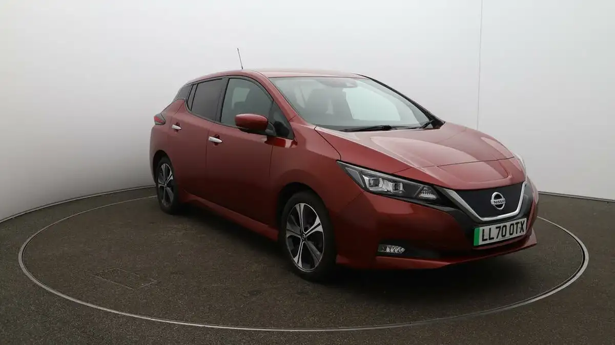 2020-nissan-leaf-e-tekna-big-42