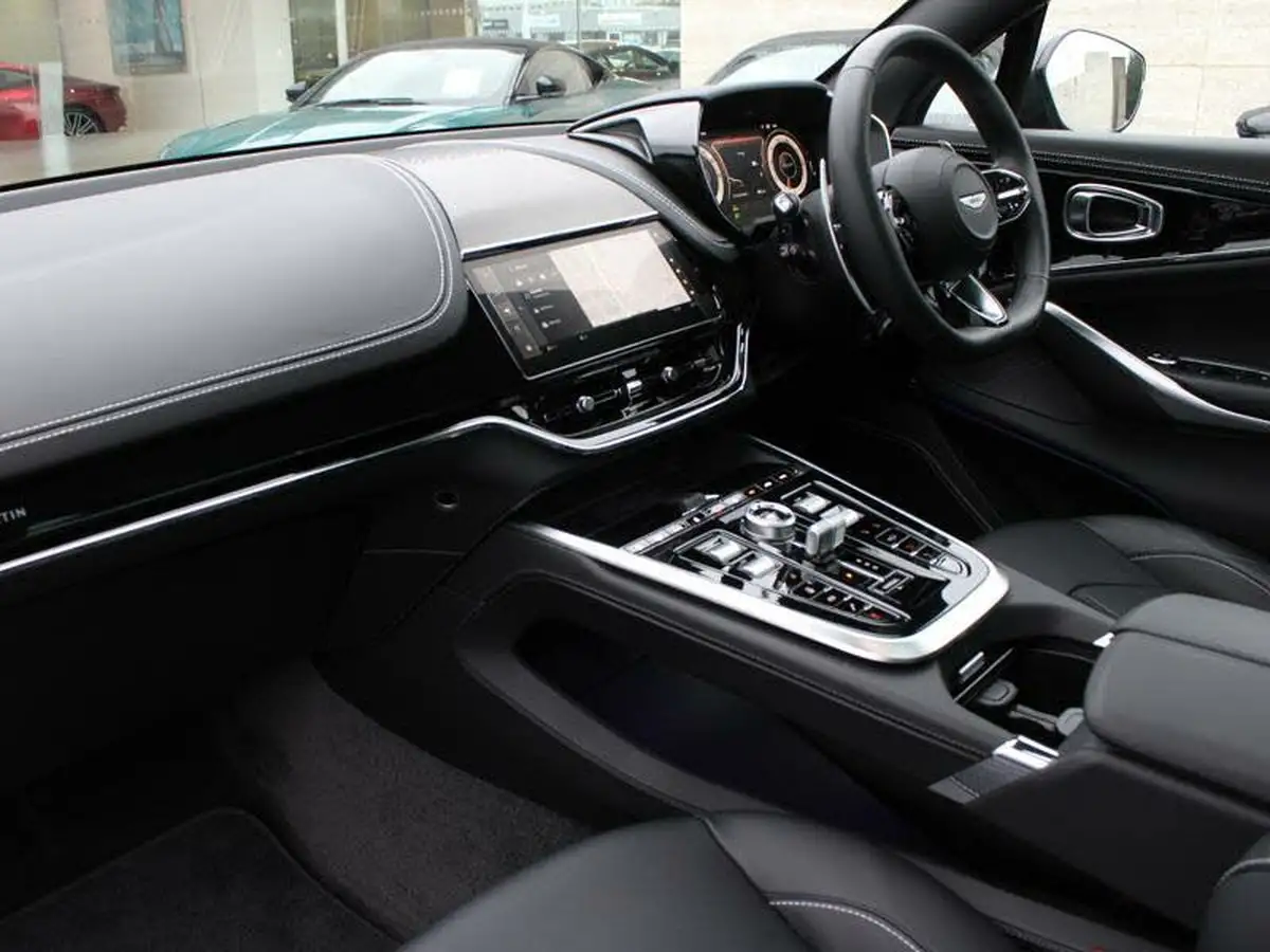 2024-aston-martin-dbx-40-v8-big-15