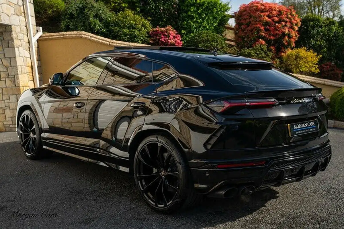 2021-lamborghini-urus-40-no-trim-big-13