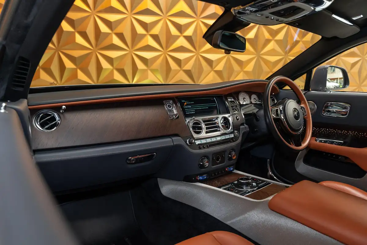 2019-rolls-royce-wraith-66-591bhp-big-11