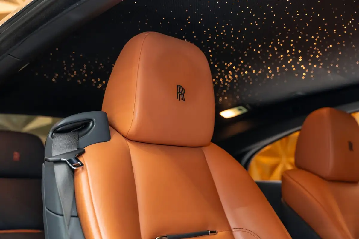 2019-rolls-royce-wraith-66-591bhp-big-35