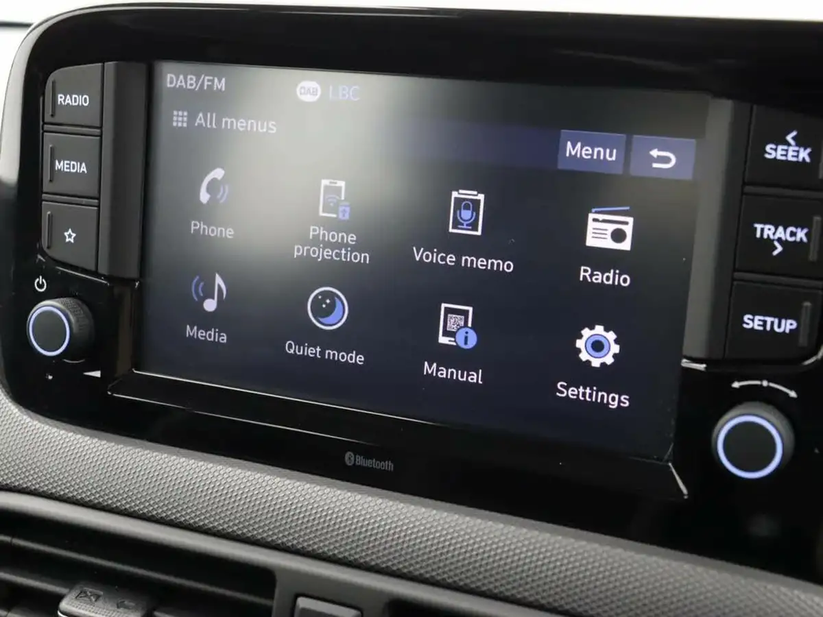 2022-hyundai-i10-12-se-connect-big-27