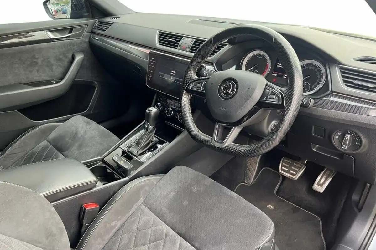 2018-skoda-superb-20-tsi-sportline-220ps-ss-hatchback-big-6