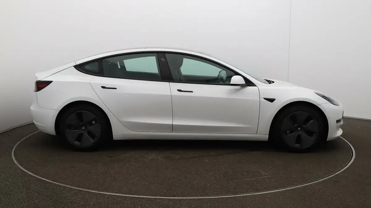 2020-tesla-model-3-e-long-range-big-41