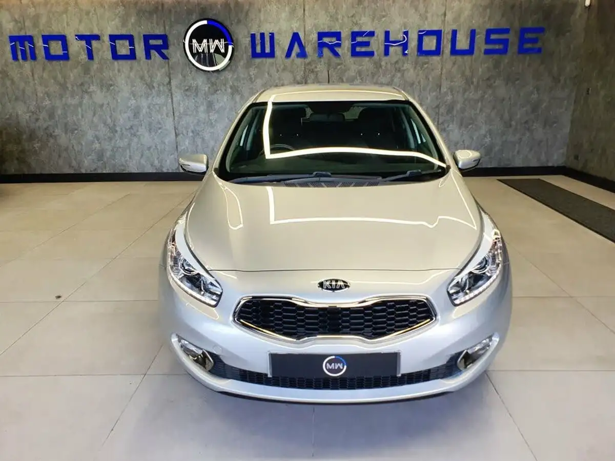 2014-kia-ceed-16crdi-2-hatchback-auto-big-12