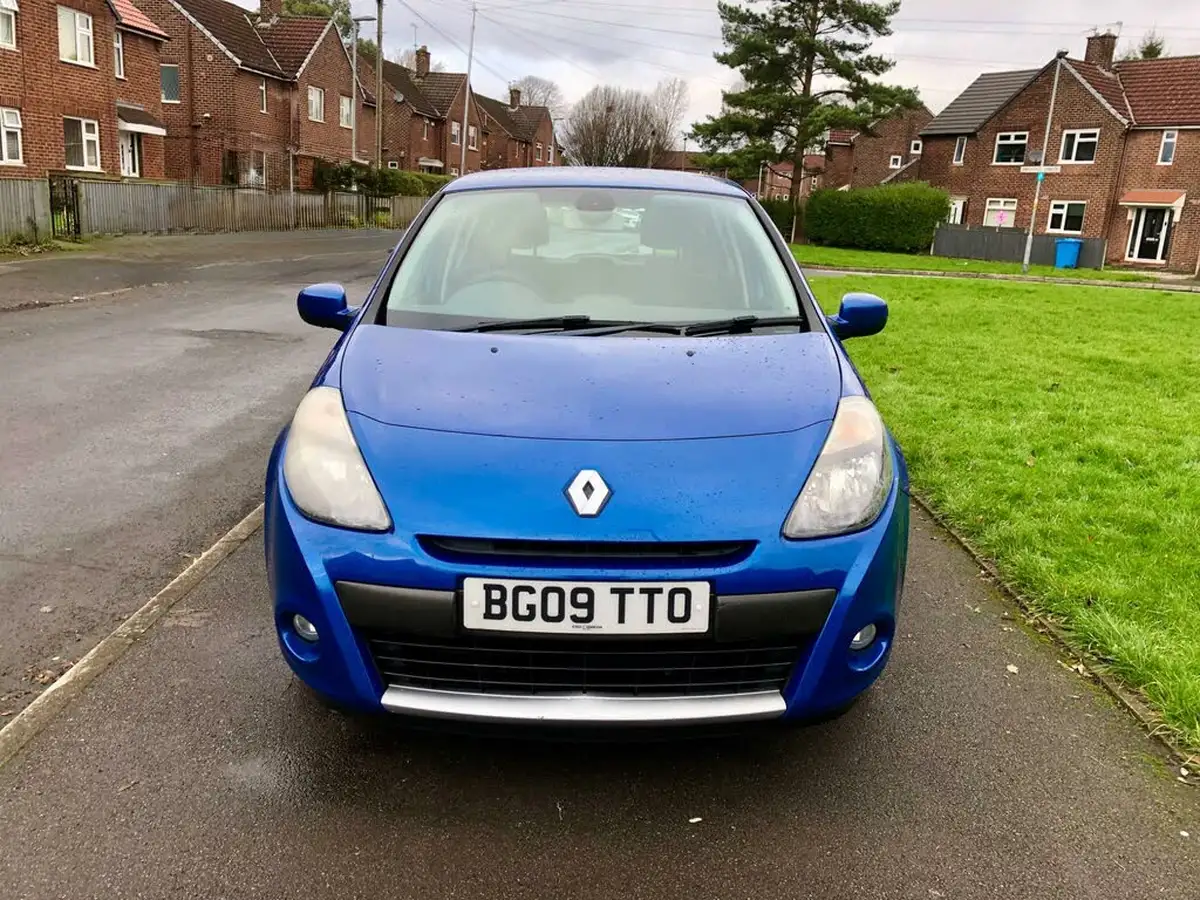 2009-renault-clio-12-dynamique-16v-100-hatchback-5d-big-1
