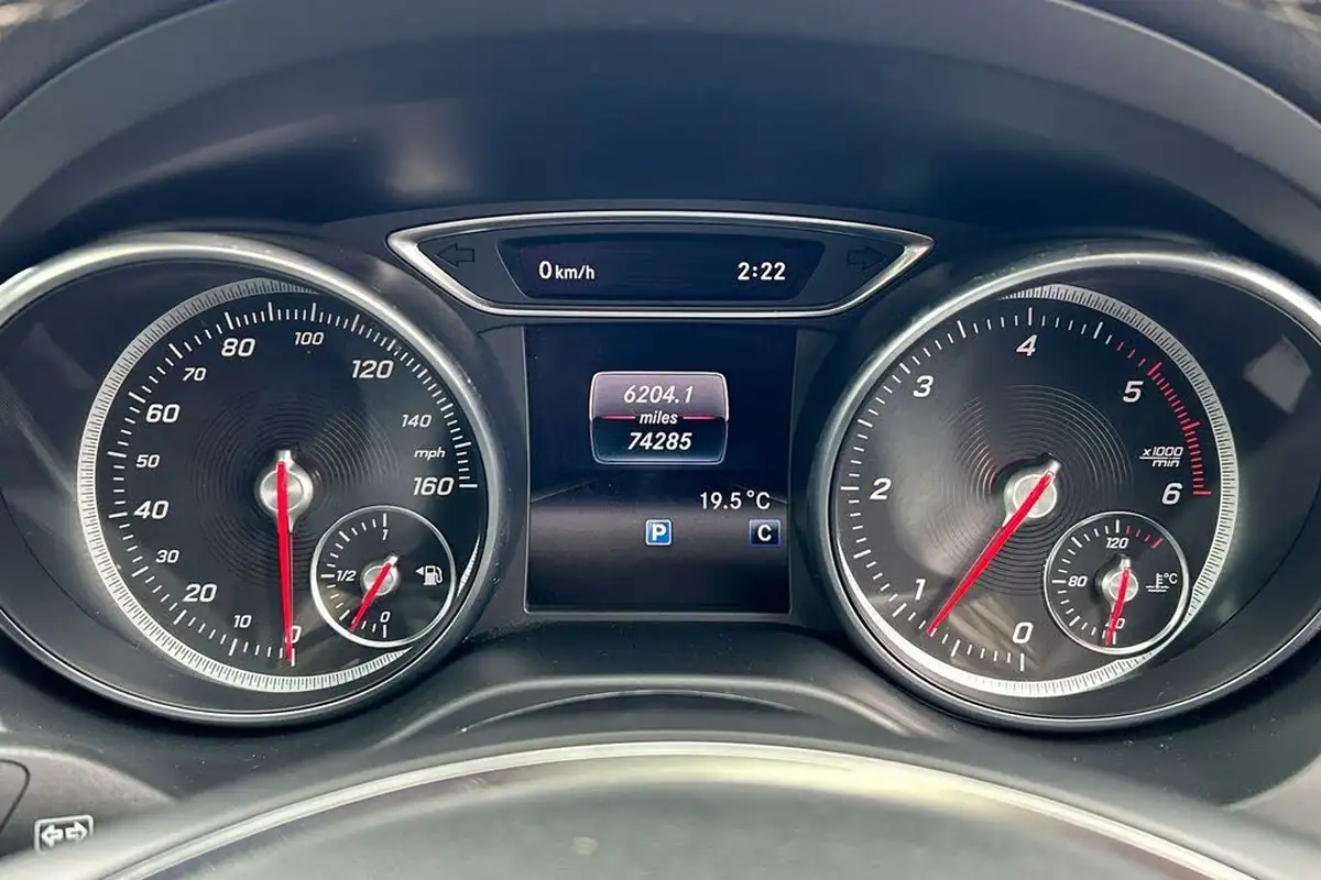 2017-mercedes-benz-gla-class-21d-gla-200d-sport-executivess-big-13