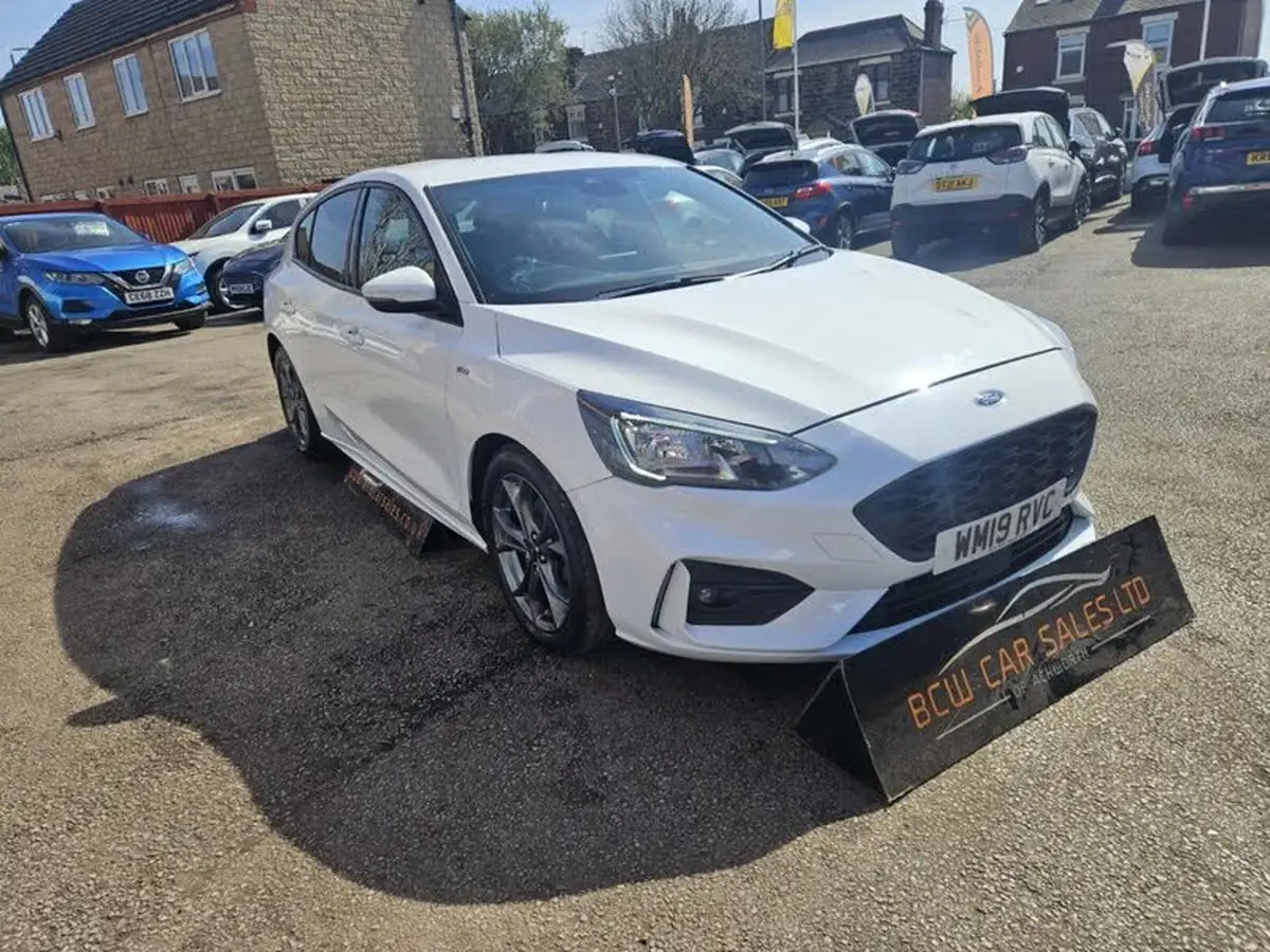 2019-ford-focus-10t-st-line-hatchback-auto-big-5