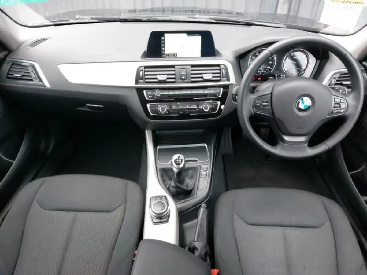 2018-bmw-1-series-20td-118d-se-5d-big-2