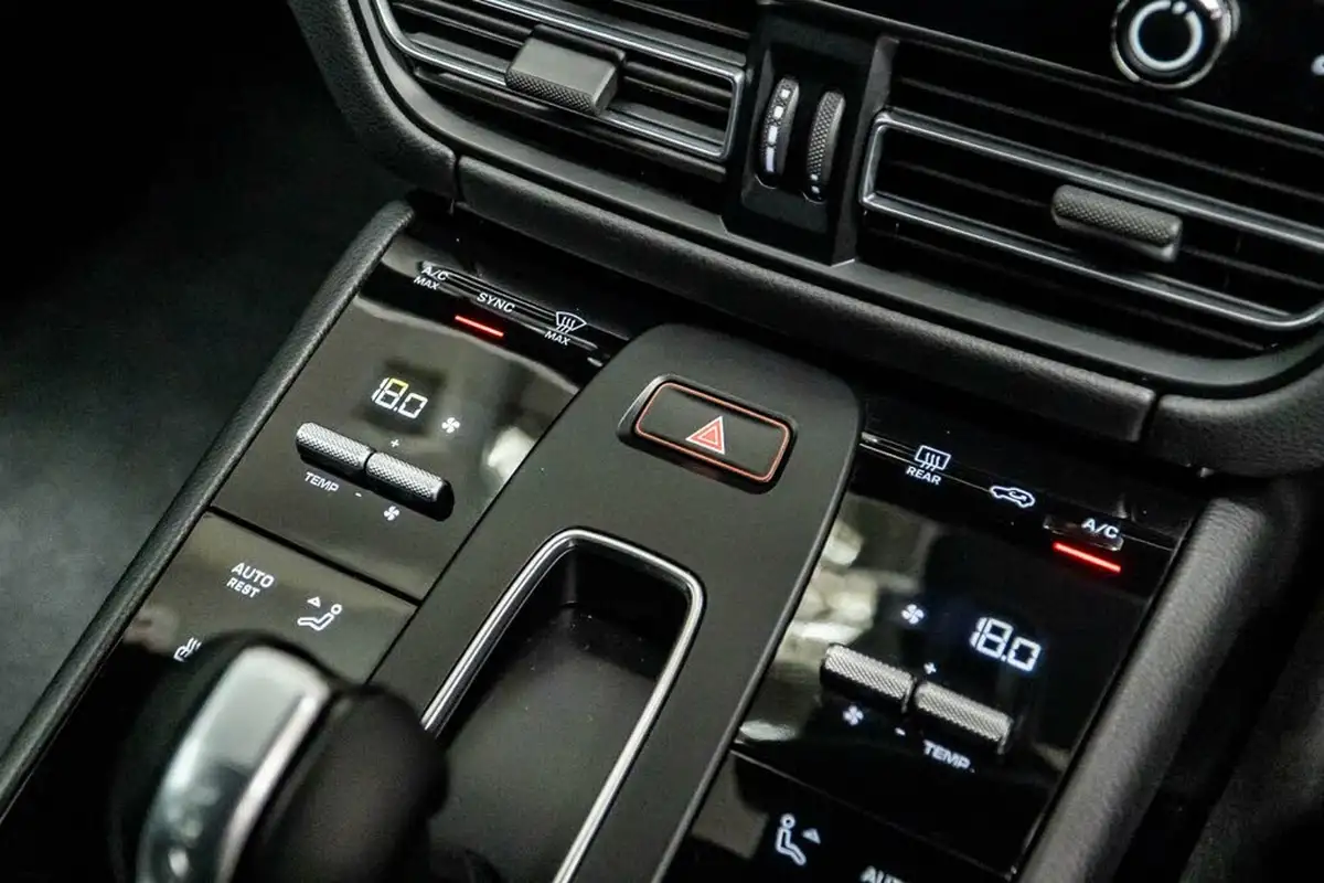2024-porsche-macan-20-t-big-35
