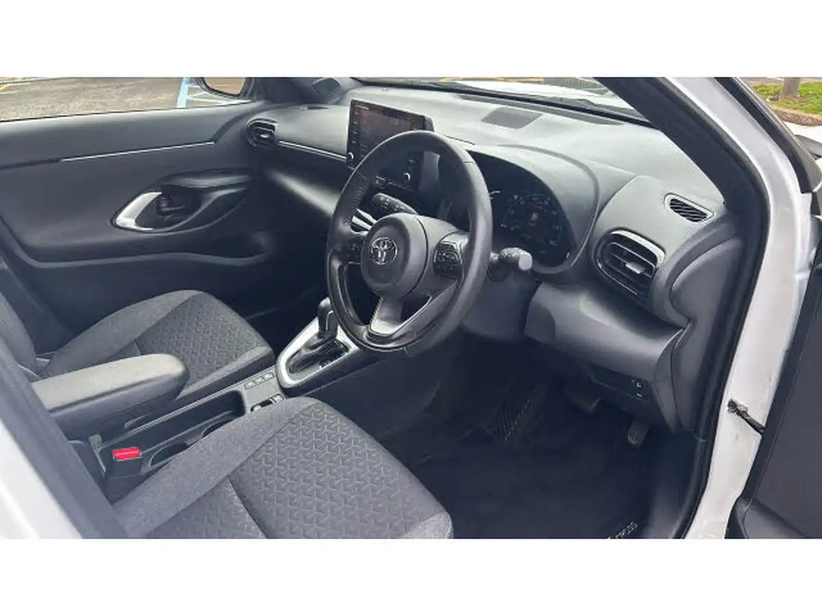 2022-toyota-yaris-cross-15-vvt-i-design-big-10