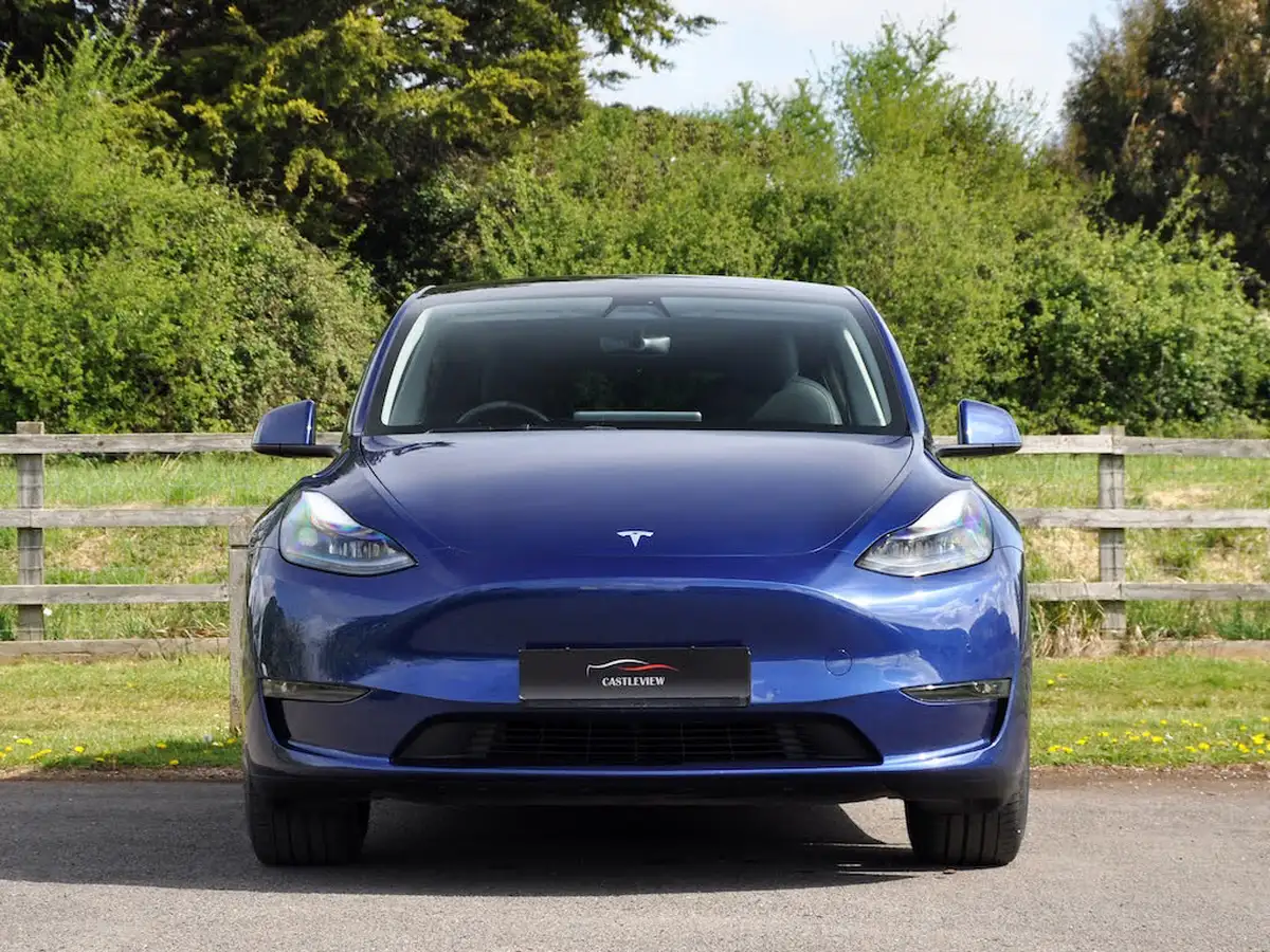 2022-tesla-model-y-e-long-range-big-59