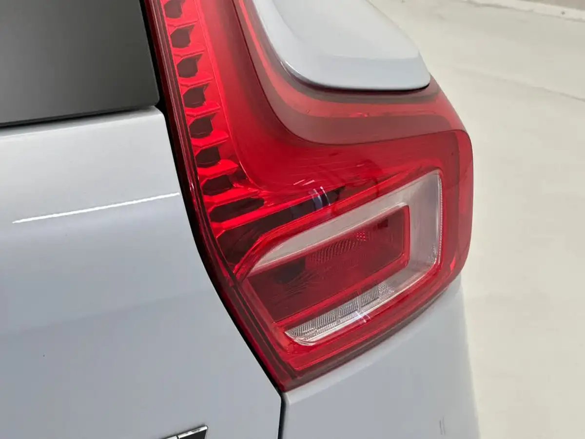 2019-volvo-xc40-20-t4-inscription-pro-awd-big-30
