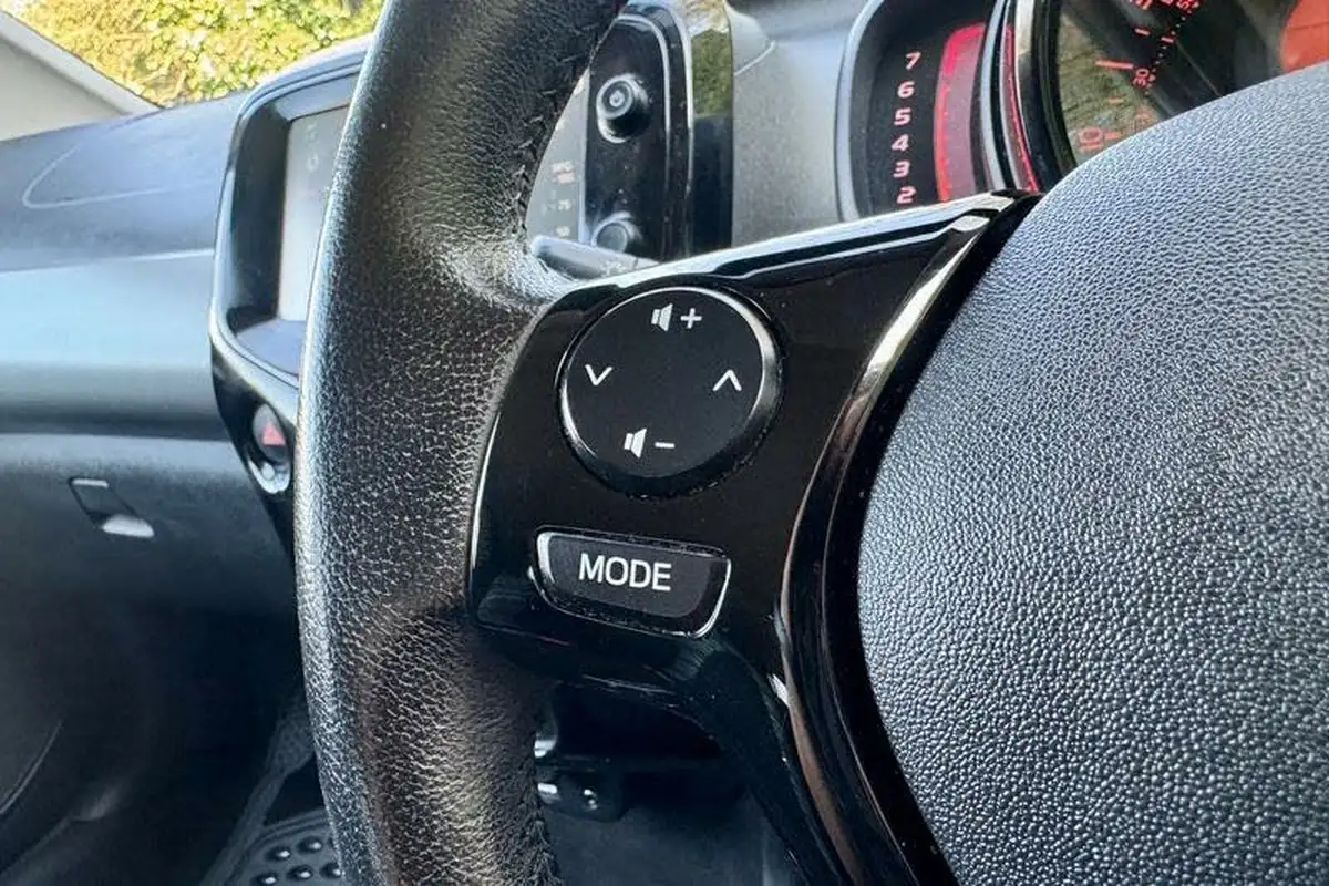 2018-citroen-c1-12-puretech-airscape-flair-big-29
