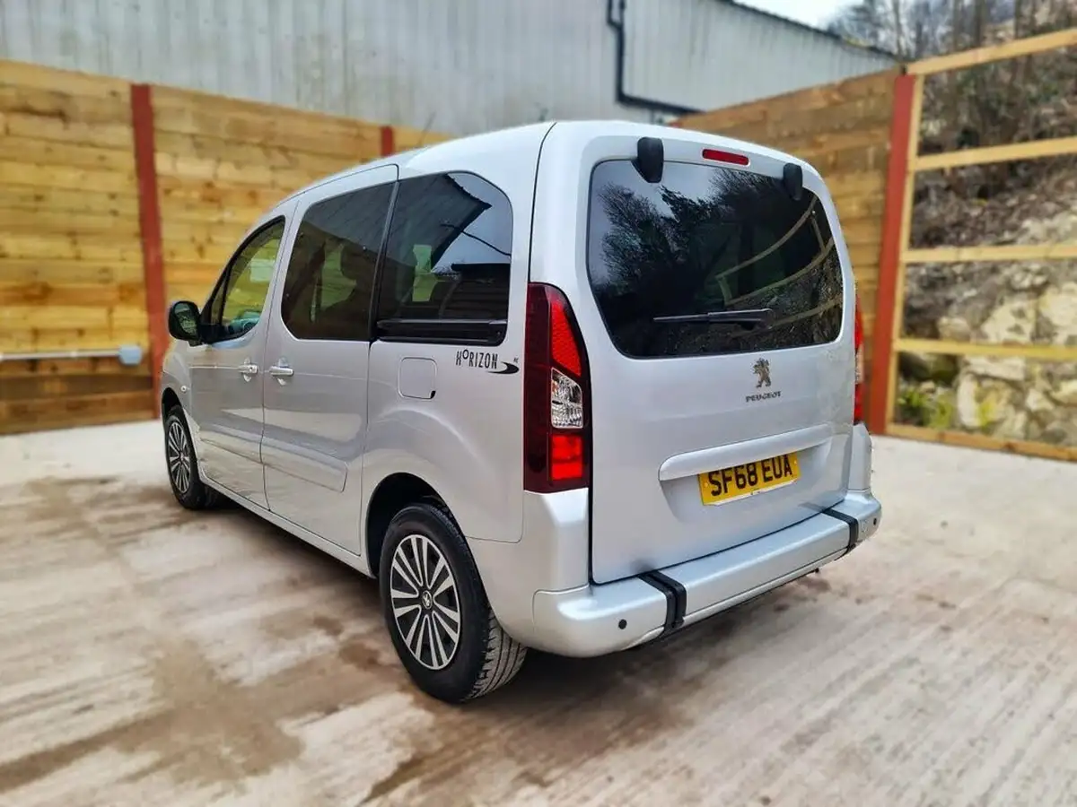 2018-peugeot-partner-big-11