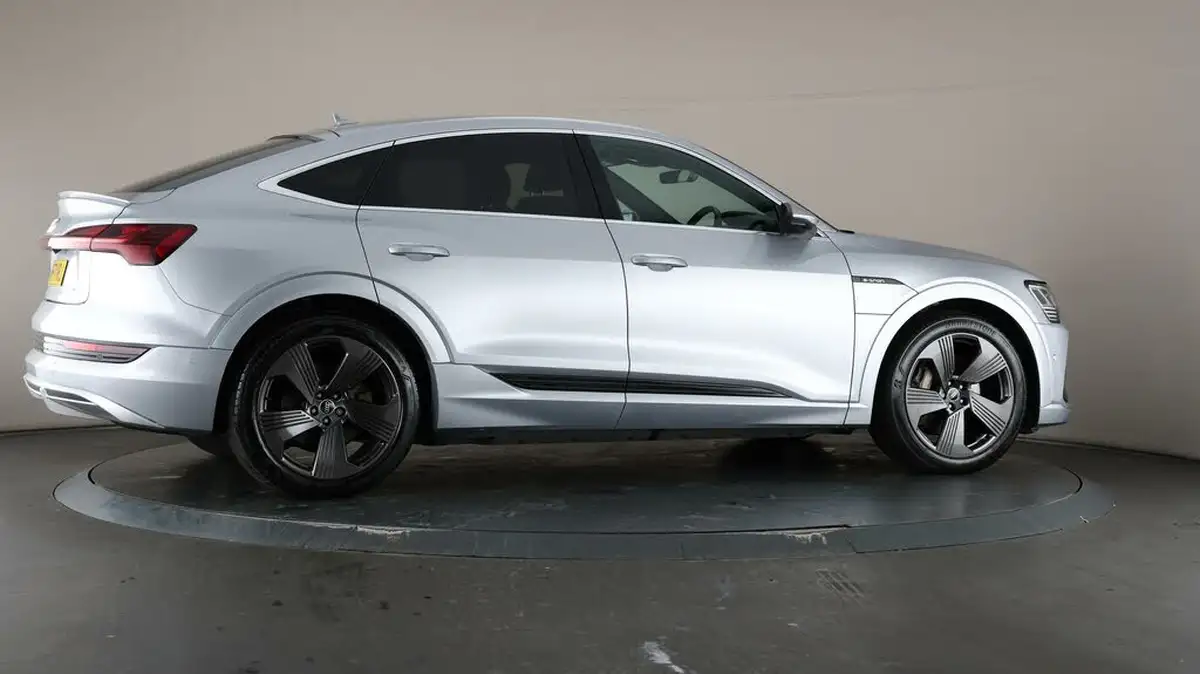 2021-audi-e-tron-55e-s-line-sportback-big-57