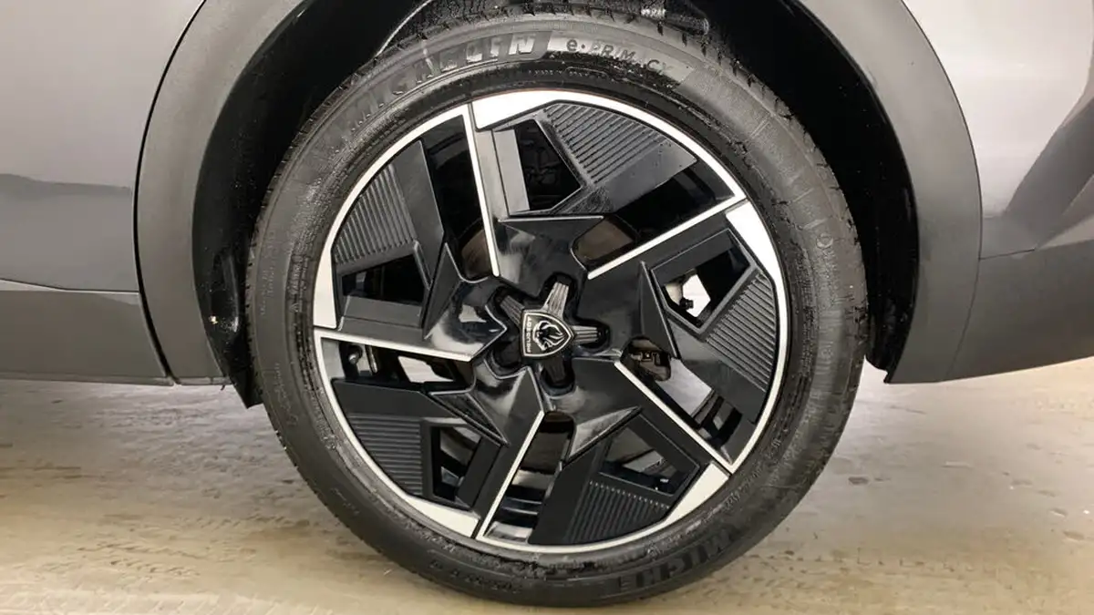 2023-peugeot-408-12-puretech-gt-130ps-ss-eat8-big-16