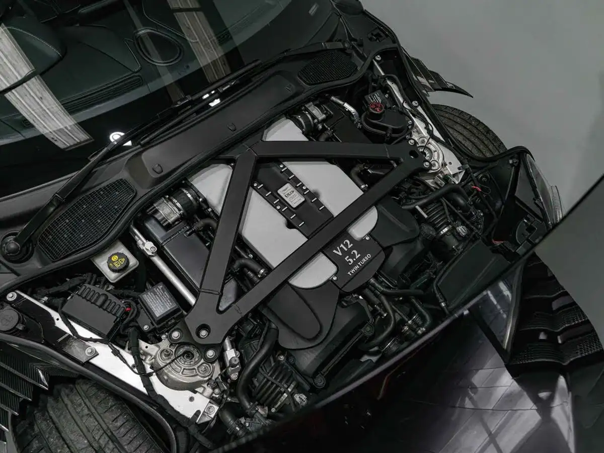 2020-aston-martin-dbs-52-v12-superleggera-big-33