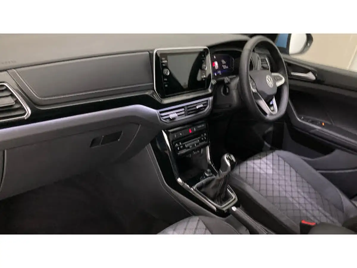 2025-volkswagen-t-cross-10-tsi-r-line-big-1