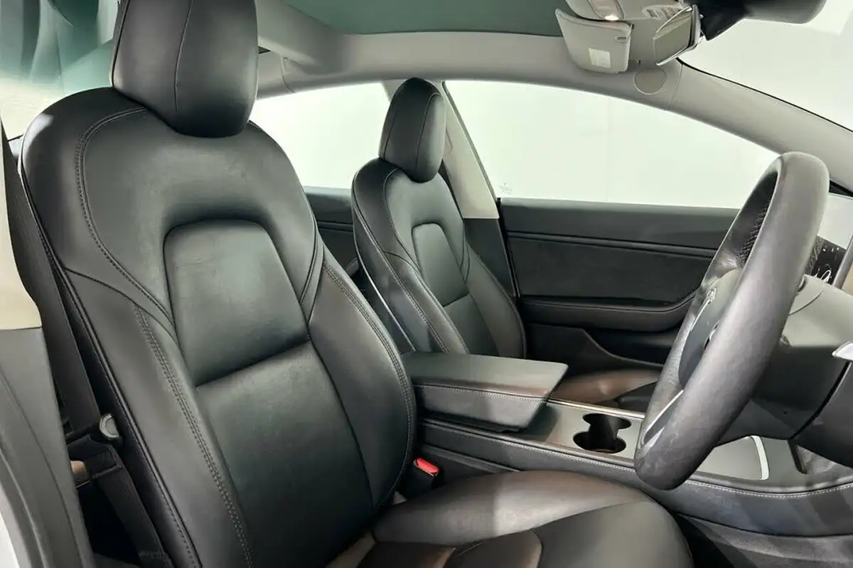 2020-tesla-model-3-e-long-range-big-14