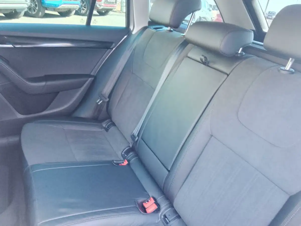 2019-skoda-octavia-20tdi-se-l-estate-dsg-big-39