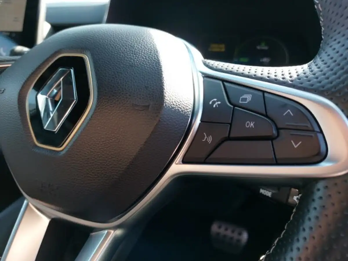 2023-renault-clio-16-engineered-big-16