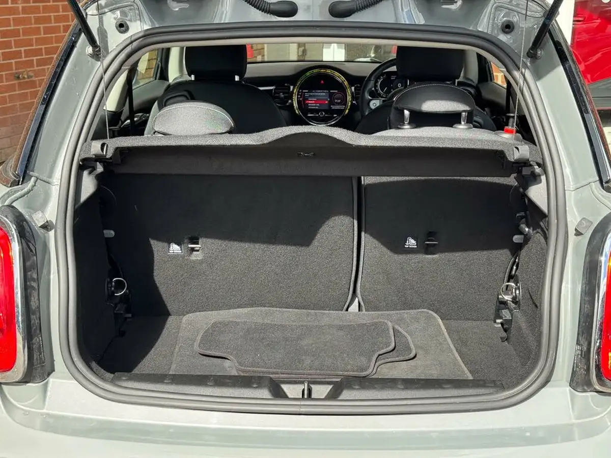 2021-mini-cooper-15-cooper-classic-hatchback-3d-big-28