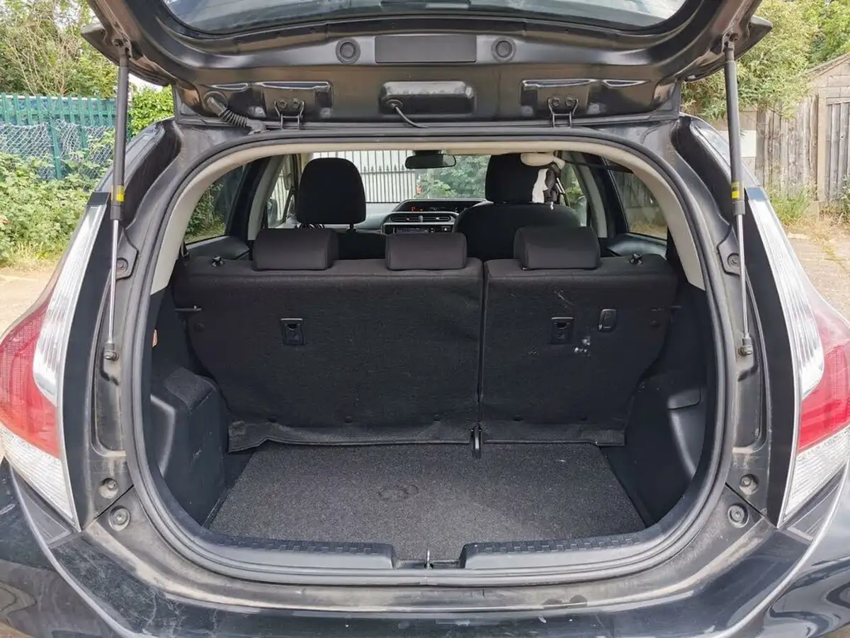 2016-toyota-aqua-15-hybrid-vvt-i-cvt-big-12