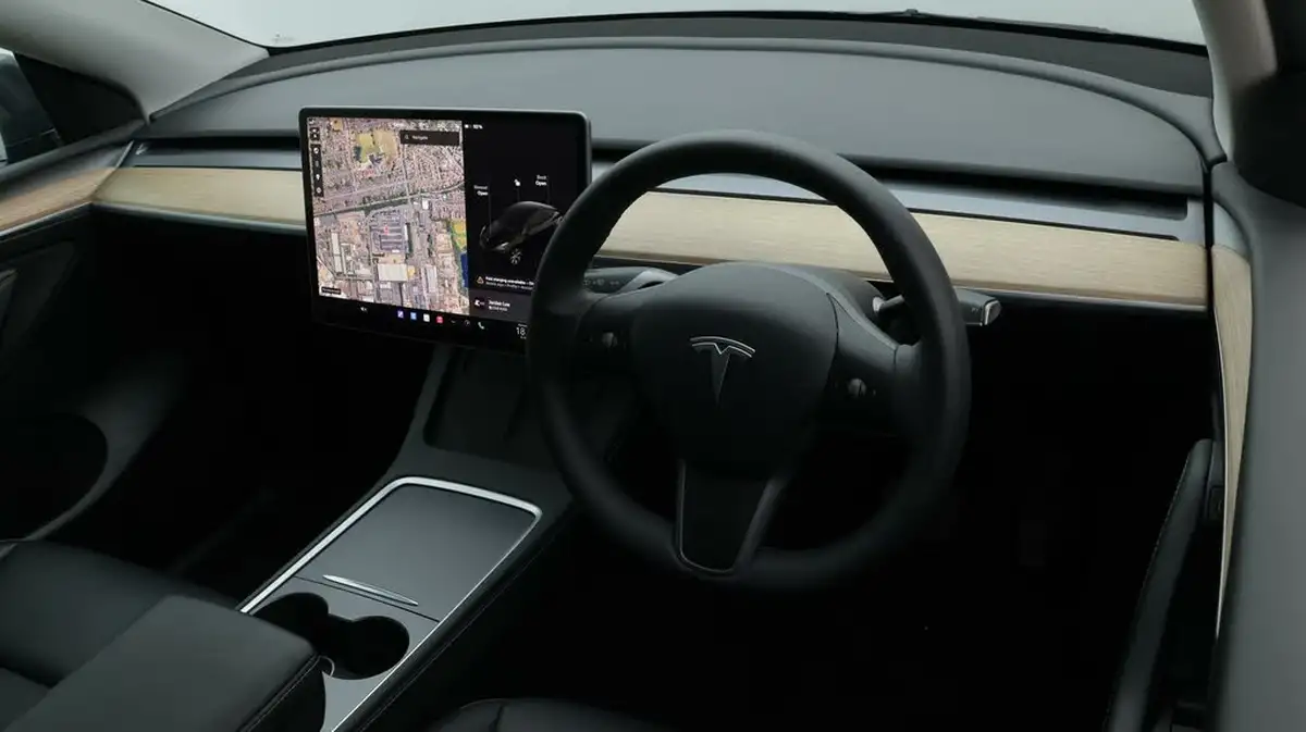 2023-tesla-model-y-e-rwd-big-9
