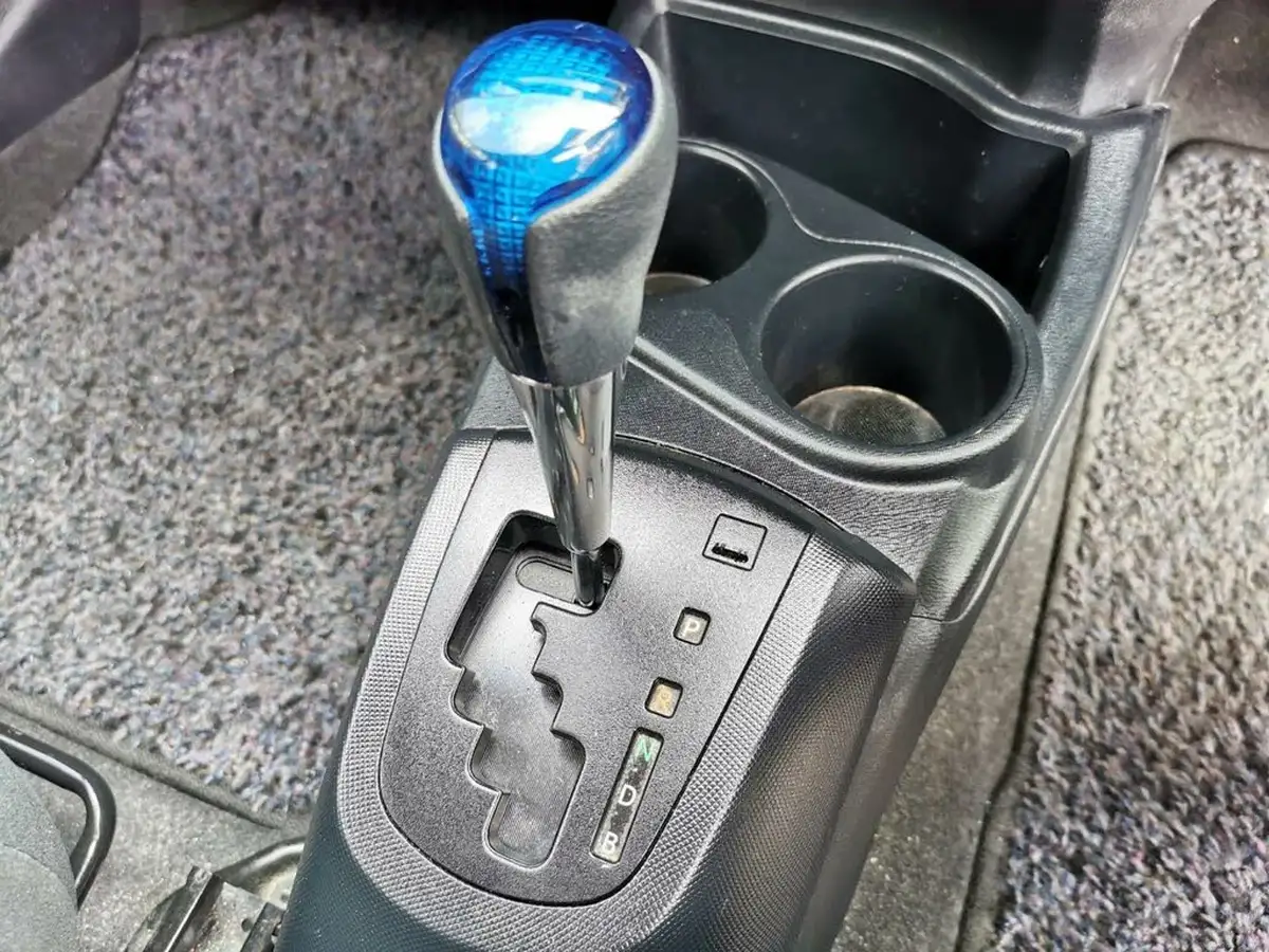 2016-toyota-aqua-15-hybrid-vvt-i-cvt-big-40