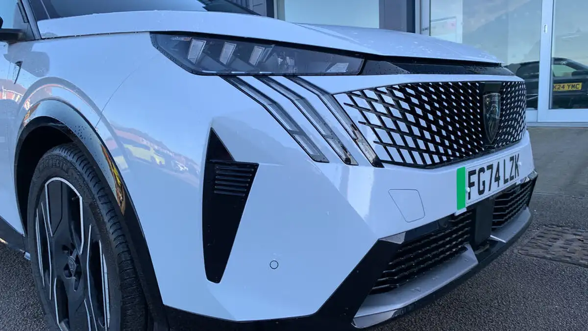 2024-peugeot-3008-suv-e-gt-big-14