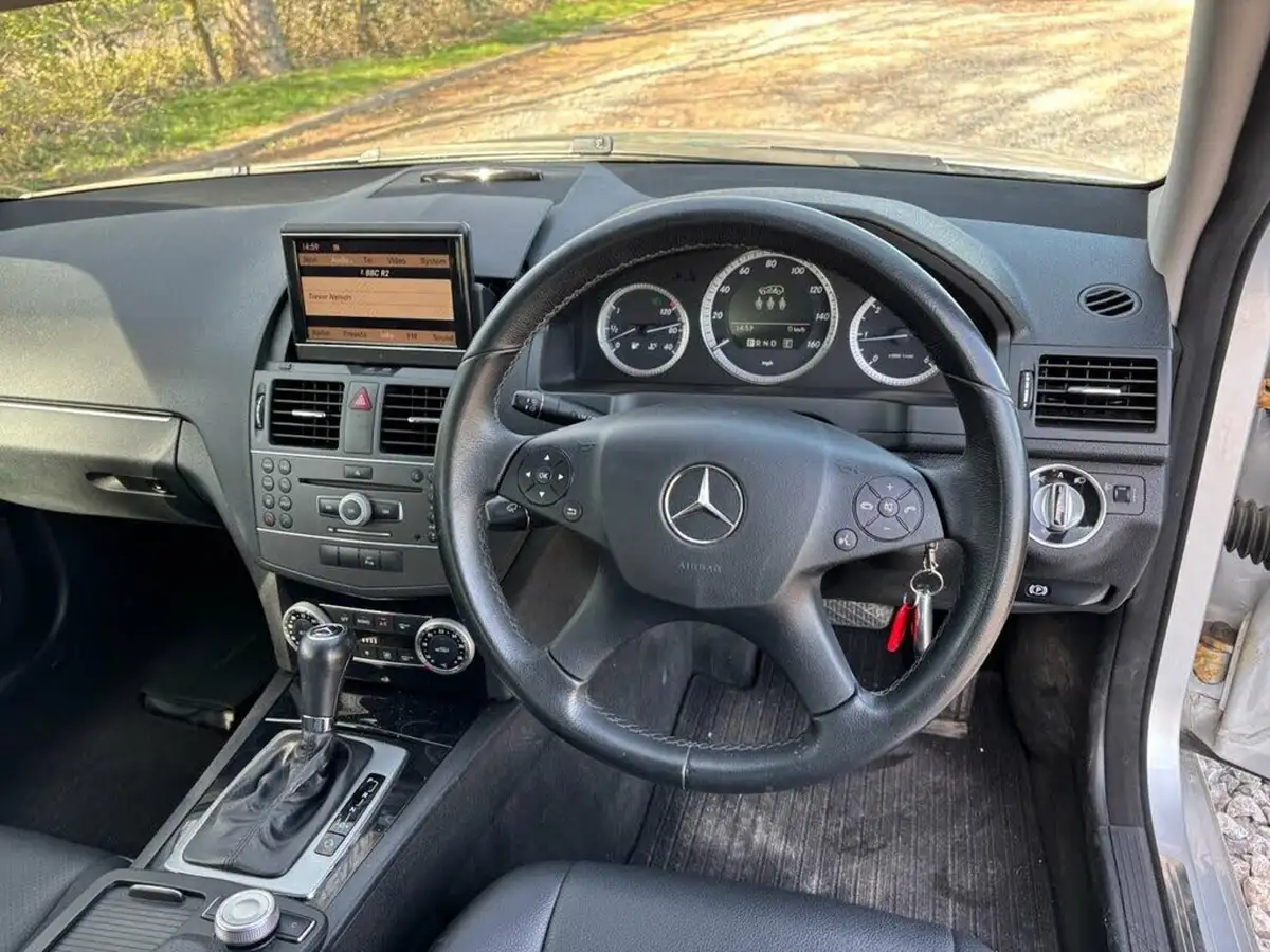 2011-mercedes-benz-c-class-21td-c220-cdi-executive-se-cdi-blue-f-estate-5d-2143cc-auto-big-20