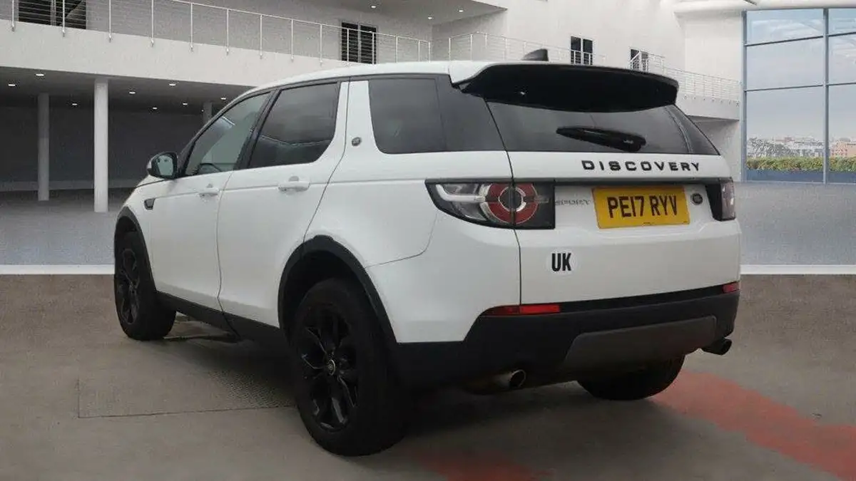 2017-land-rover-discovery-sport-20td4-se-tech-180ps-station-wagon-big-3
