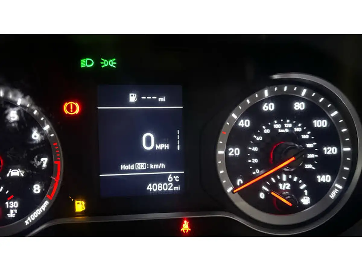 2022-hyundai-i10-12-se-connect-big-29